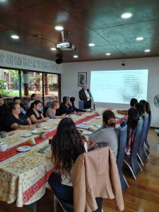 En Rapa Nui · Investigador CEM – USACH y Presidente del Consejo para la Transparencia presenta resultados de talleres