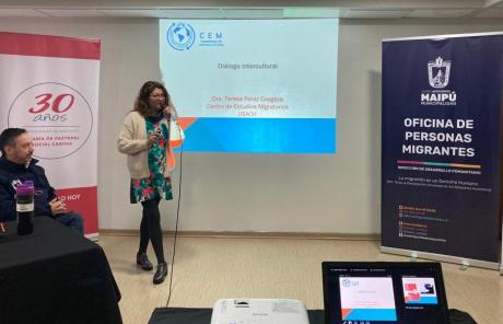 Investigadora CEM fue ponente en seminario organizado por la Vicaría de Pastoral Social Caritas, junto con la Oficina para Personas Migrantes de la I. Municipalidad de Maipú