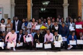 Liceo de administración delegada Usach y CEM entregan licencias de tercero y cuarto medio a 50 estudiantes haitianos