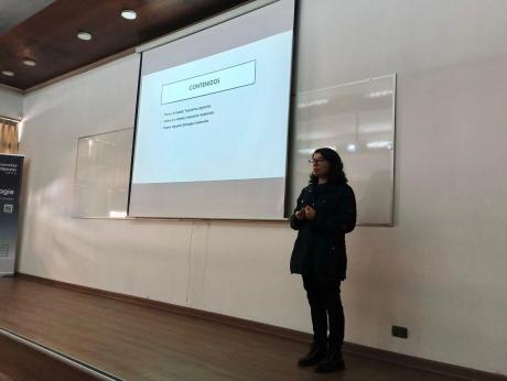 Investigadora CEM expone sobre estrategias residenciales y experiencias de mujeres migrantes en Universidad de Valparaíso